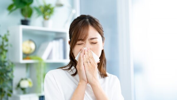 つらい秋冬のアレルギー対策｜花粉やダニ・寒暖差にご注意